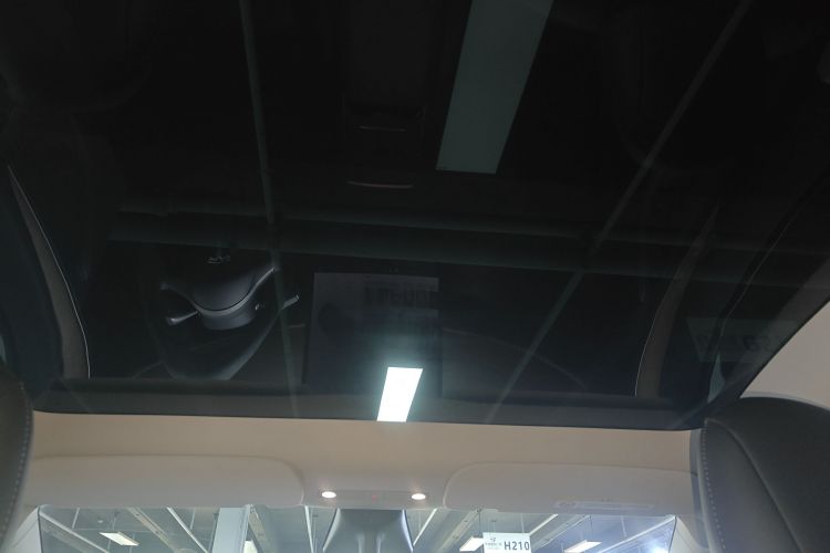 特斯拉 Model Y 2021款 标准续航后驱版中控内饰22