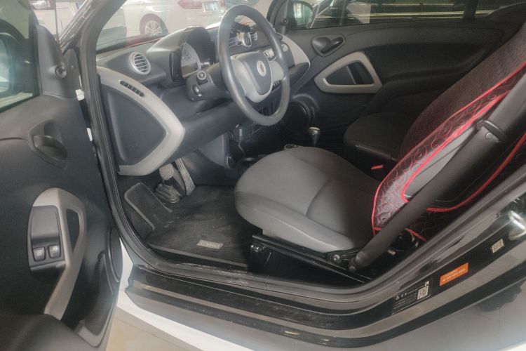 smart fortwo 2012款 1.0 MHD 硬顶舒适版中控内饰7003