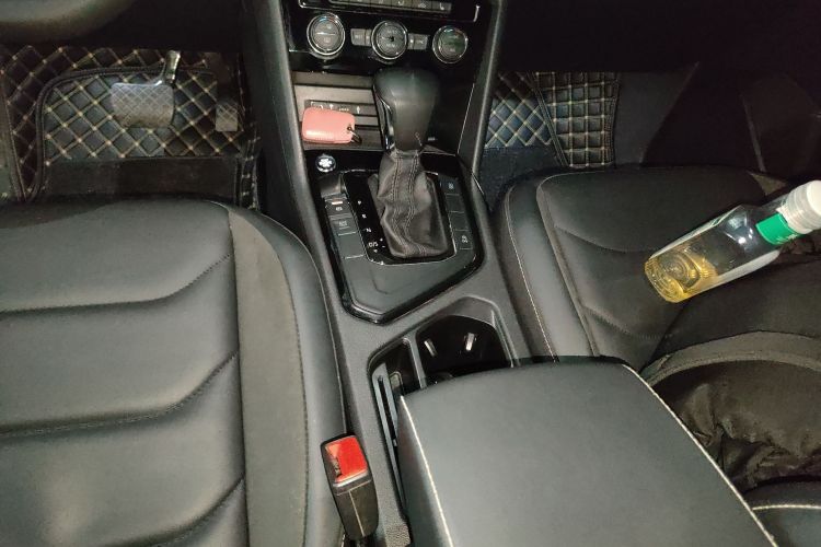 大众 途观L 2018款 330TSI 自动两驱豪华版中控内饰18