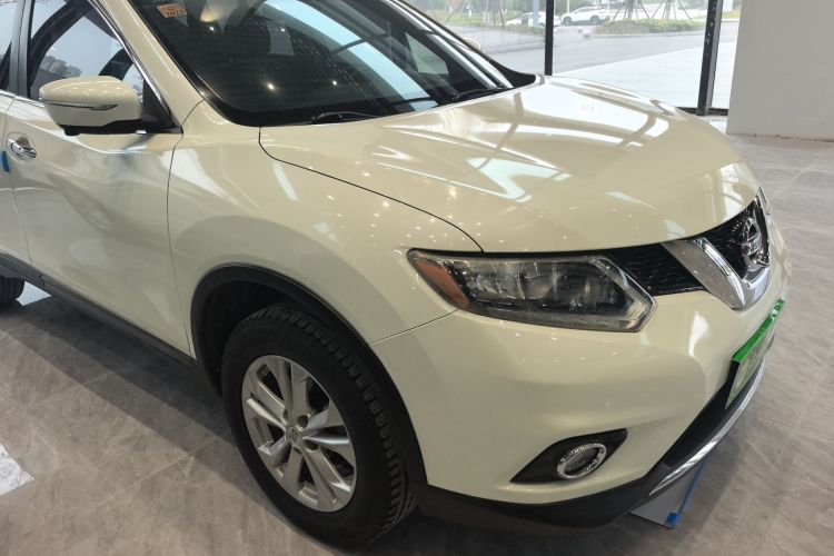 日产 奇骏 2015款 2.0L CVT舒适MAX版 2WD车身外观3