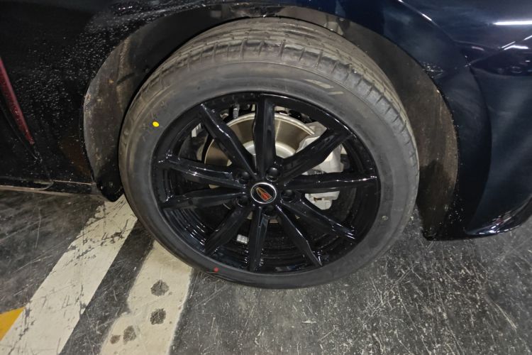 红旗H5 2025款 1.5T DCT玄影版车身外观10