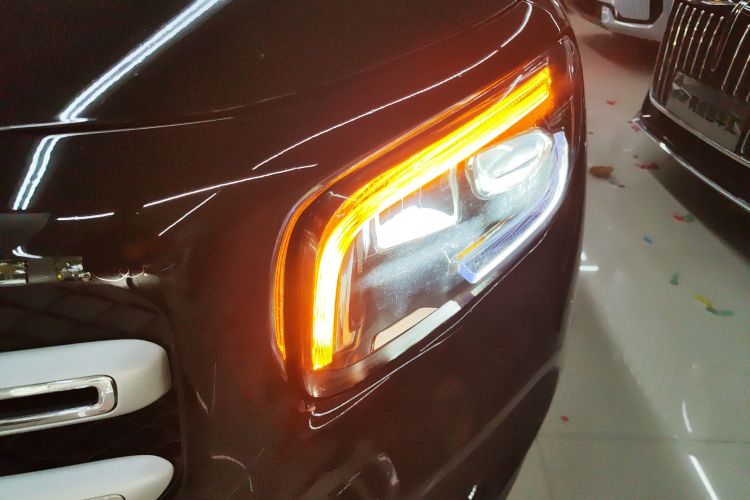 奔驰GLB 2023款 GLB 220 动感型局部细节36