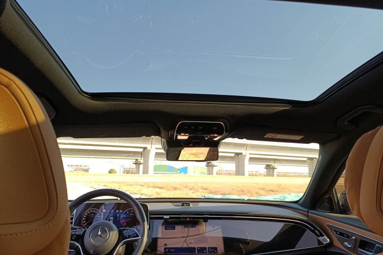 奔驰E级 2025款 E 300 L 豪华型中控内饰22