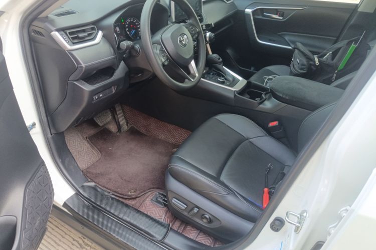 丰田 威兰达 2021款 双擎 2.5L E-CVT四驱豪华版局部细节19