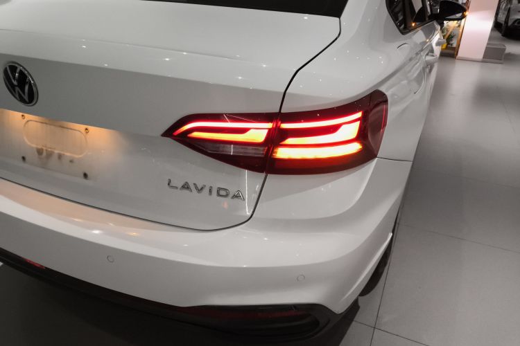 大众 朗逸 2023款 改款 1.5L 自动得逸版车身外观9