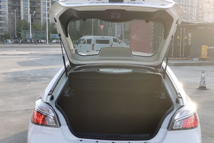 名爵 MG6 2014款 掀背 1.8T 自动性能版机舱底盘23