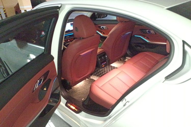 宝马i3 2025款 eDrive 35 L中控内饰21