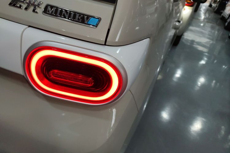 五菱汽车 宏光MINIEV 2024款 第三代 215km 青春版车身外观9