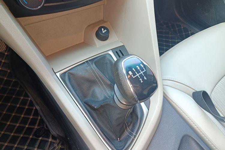 别克 英朗 2016款 15N 手动精英型中控内饰18