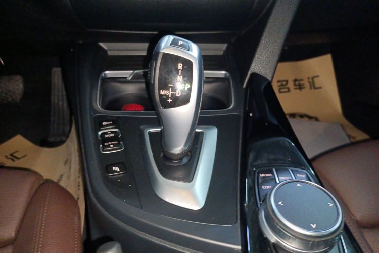 宝马3系 2019款 320Li 时尚型中控内饰18