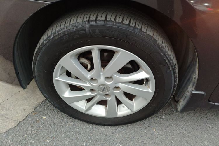 日产 轩逸 2012款 1.8XE CVT舒适版车身外观6007