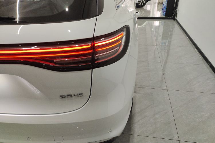 鸿蒙智行 尚界H5 2025款 增程 Pro车身外观6006