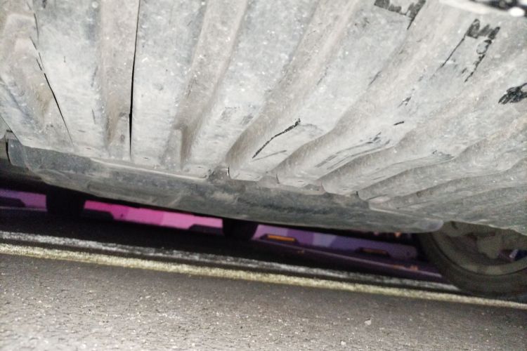 奔驰C级 2015款 C 200 L 4MATIC 运动版局部细节9008