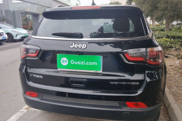 Jeep 指南者 2019款 220T 自动家享版车身外观6