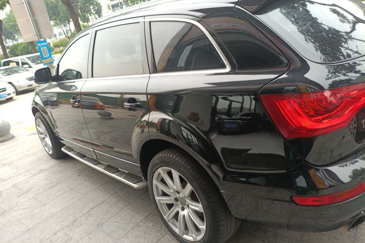 奥迪Q7  35 TFSI 进取型车身外观6003