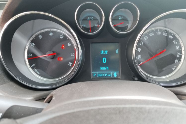 别克 君威 2014款 2.0L 领先时尚型中控内饰14