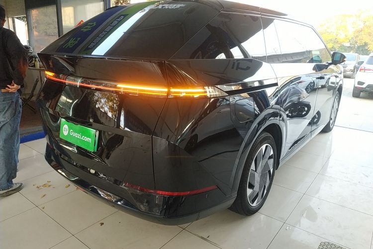 小鹏X9 2024款 640四驱高性能Max车身外观6005