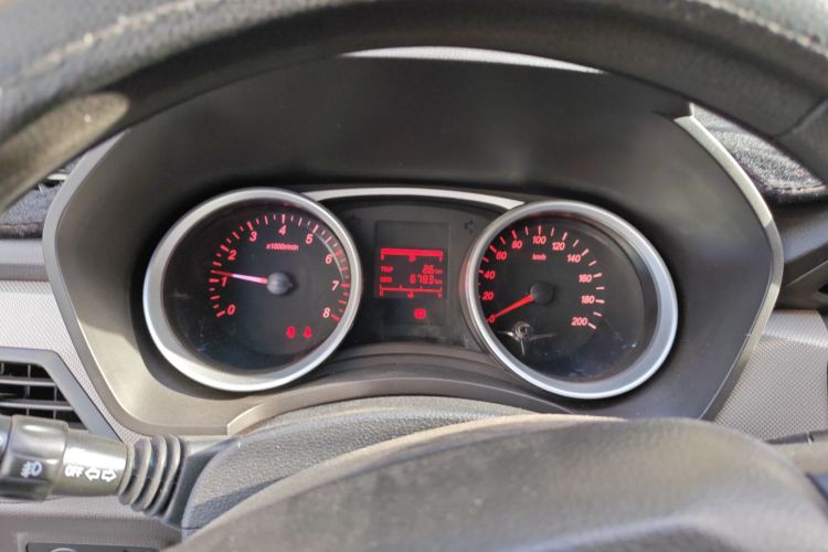 五菱汽车 五菱宏光 2019款 1.5L S标准型国VI LAR中控内饰14