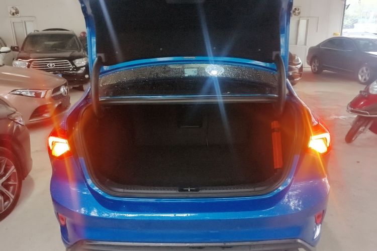 福特 福克斯 2020款 三厢 EcoBoost 180 自动ST Line局部细节23