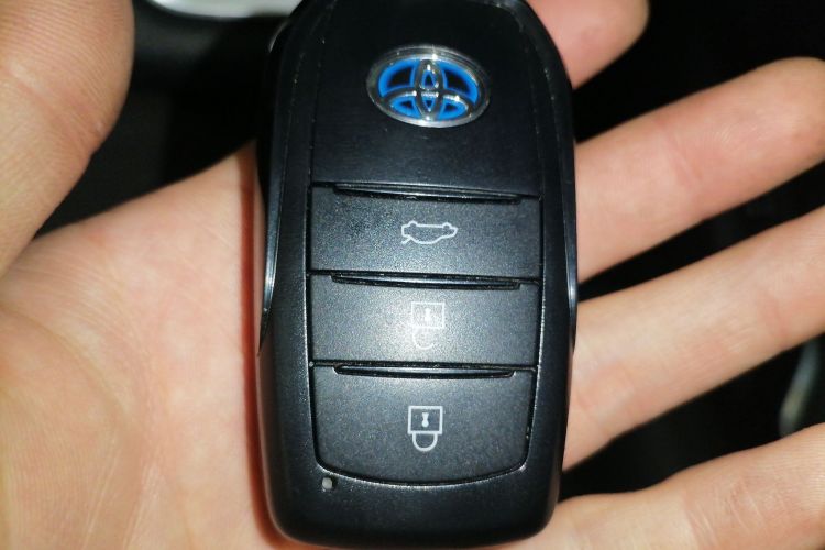 丰田 卡罗拉 2023款 1.8L 智能电混双擎 精英版中控内饰11