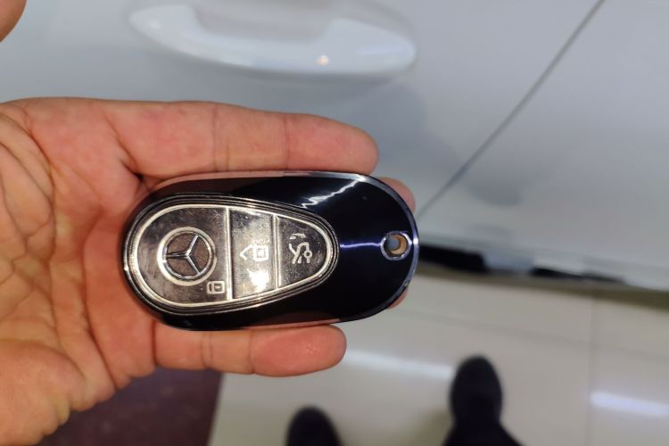 奔驰C级 2023款 C 200 L 运动版中控内饰11