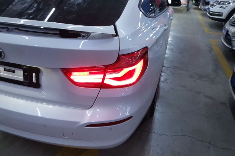 宝马3系GT 2018款 320i 时尚型车身外观6006