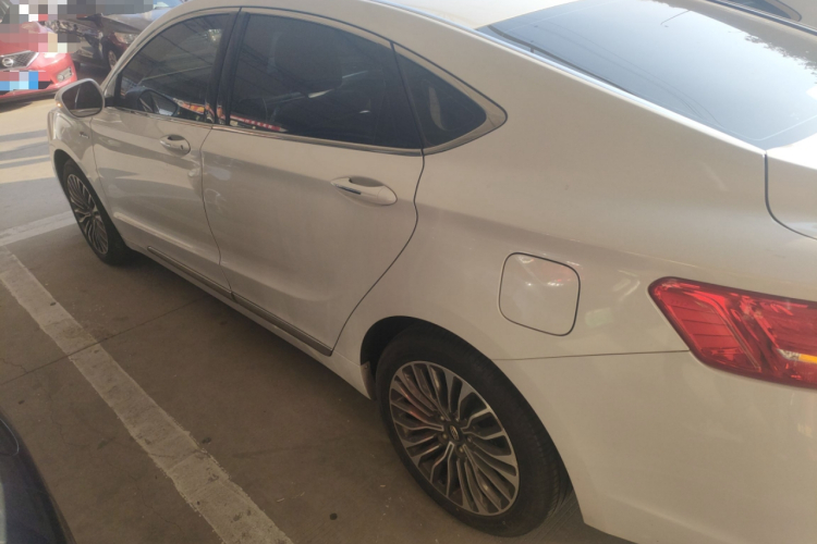 吉利汽车 博瑞 2017款 1.8T 尊贵型车身外观4