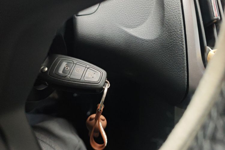 福特 福克斯 2012款 三厢 1.6L 自动风尚型中控内饰7001