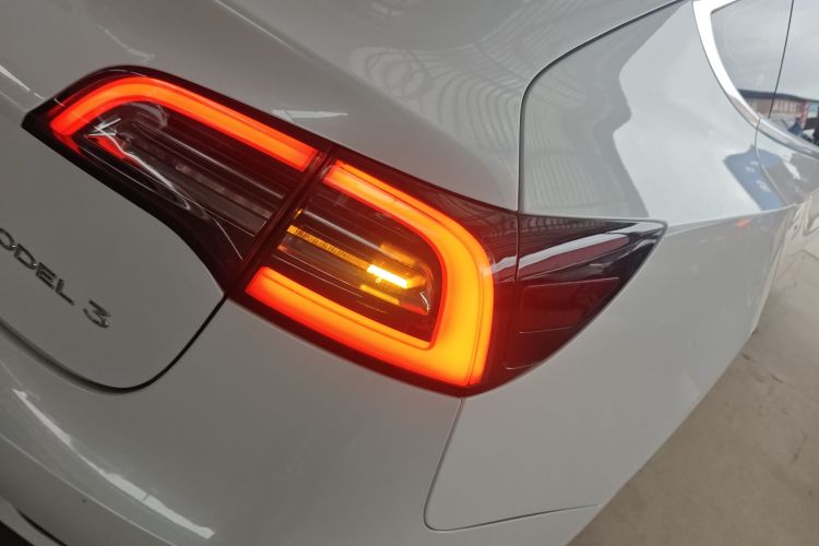 特斯拉 Model 3 2019款 标准续航后驱升级版车身外观9