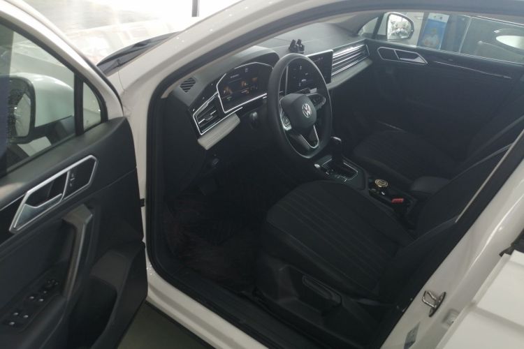 大众 途观L 2022款 330TSI 自动两驱舒享版中控内饰7003