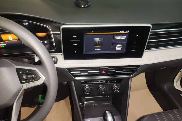 大众 途观L 2022款 330TSI 自动两驱舒享版中控内饰16