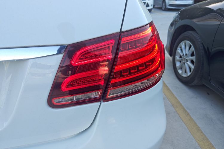 奔驰E级 2015款 E 260 L车身外观9