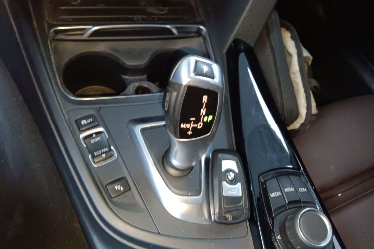 宝马3系 2018款 320Li 时尚型中控内饰18