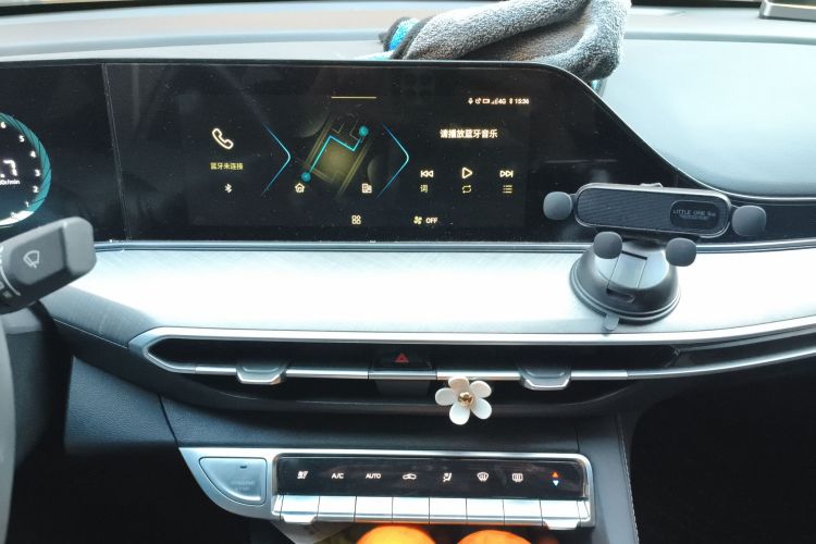 长安 逸动 2022款 PLUS 蓝鲸NE 1.4T GDI DCT尊贵版中控内饰16