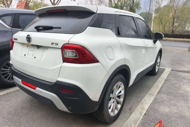 中华V3 2015款 1.5L 手动智能型车身外观6005