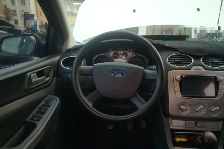 福特 福克斯 2013款 两厢经典 1.8L 手动基本型中控内饰13