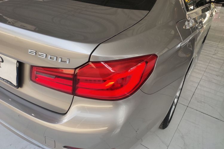 宝马5系 2020款 530Li 尊享型 豪华套装车身外观9