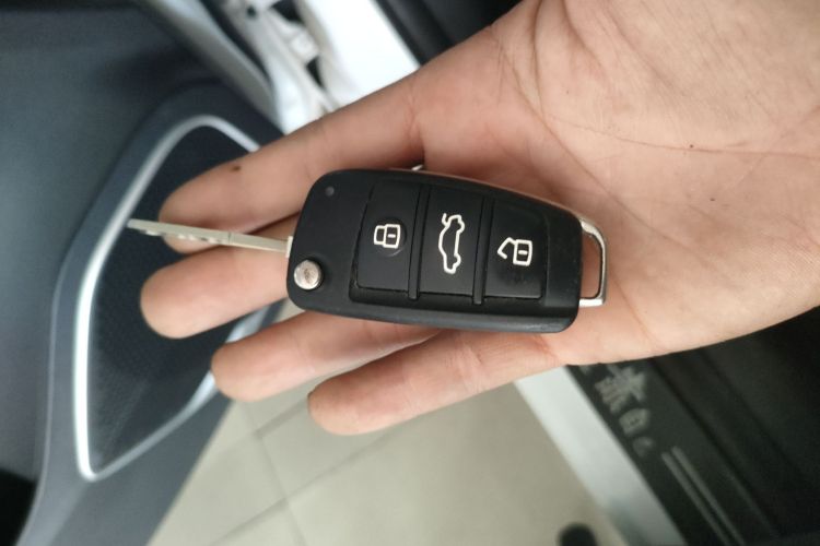 奇瑞 艾瑞泽5 2019款 改款PRO 1.5L 手动青春版 国VI中控内饰11