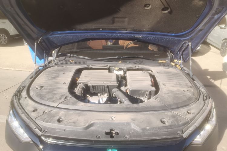 比亚迪 汉 2022款 DM-i 121KM 尊享型机舱底盘24