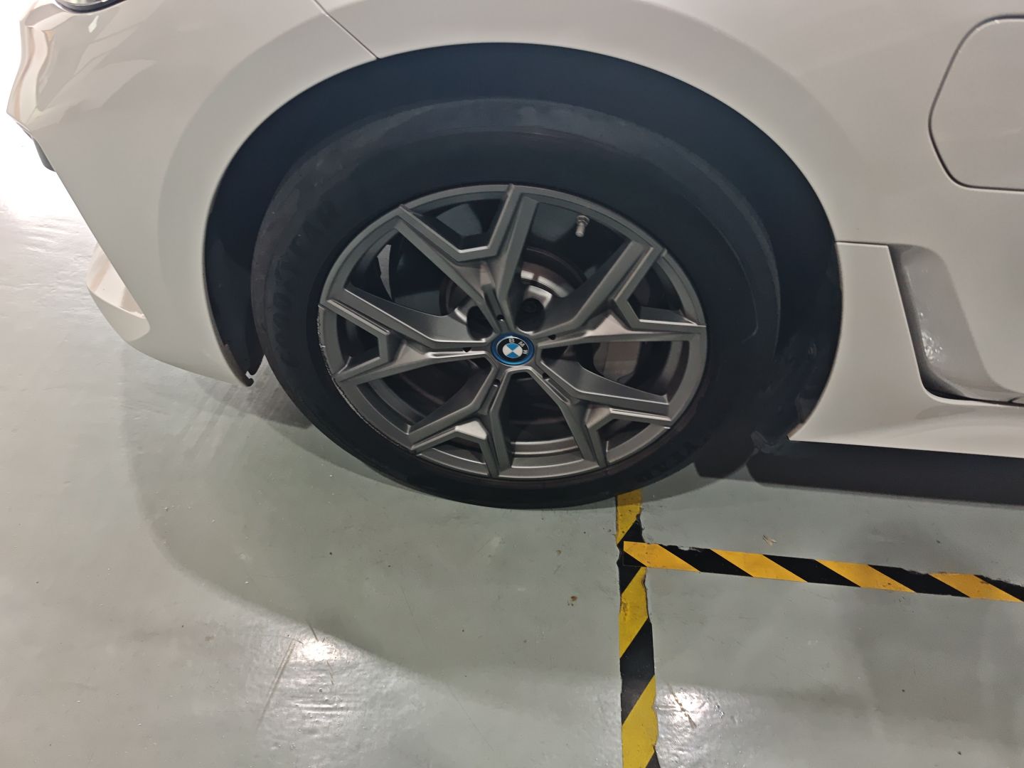 宝马i3 2024款 eDrive 35 L