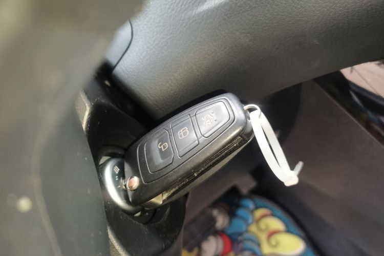 福特 福克斯 2015款 三厢 1.6L 自动风尚型中控内饰11