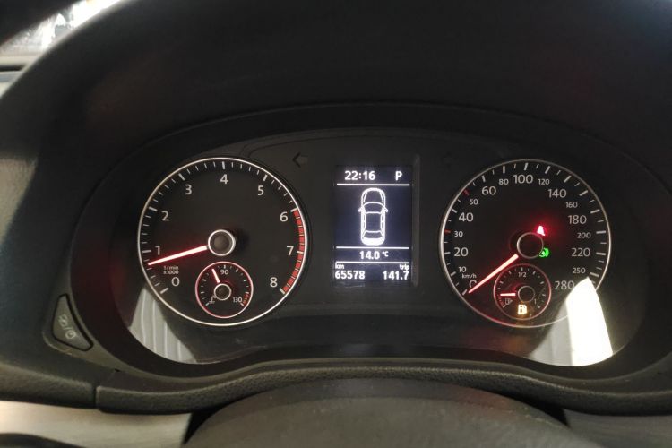 大众 帕萨特 2014款 1.8TSI DSG尊荣版中控内饰14