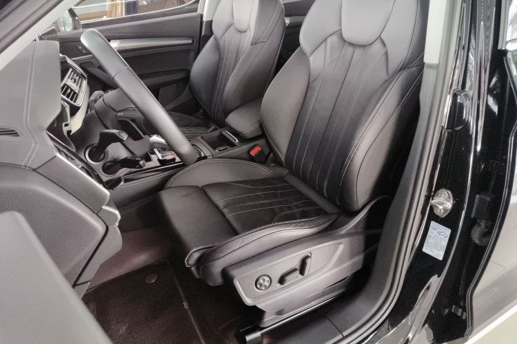 奥迪Q5L 2022款 改款 40T 豪华动感型中控内饰19