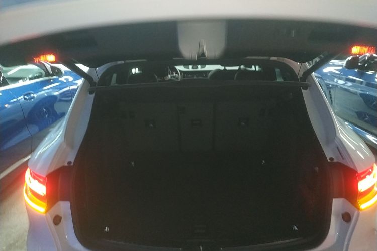 保时捷 2025款 Macan 2.0T 逐梦版机舱底盘23