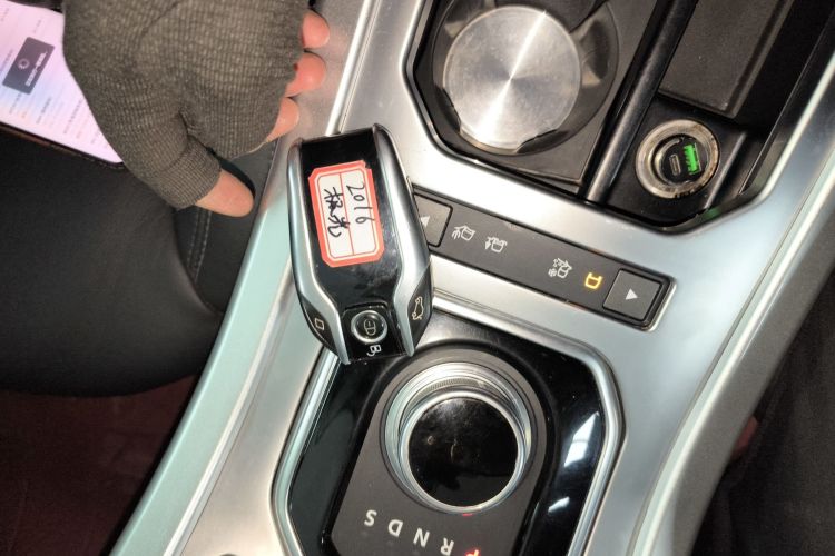 路虎 揽胜极光 2015款 2.0T 五门智耀版中控内饰11