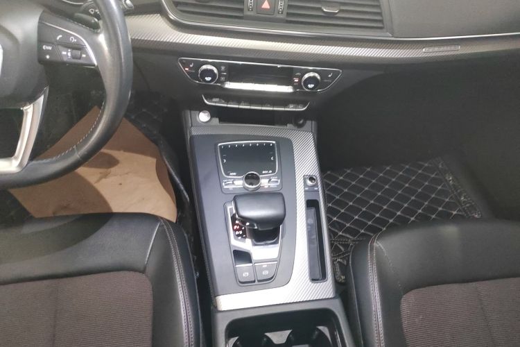 奥迪Q5L 2018款 45 TFSI 尊享时尚型 国V局部细节18