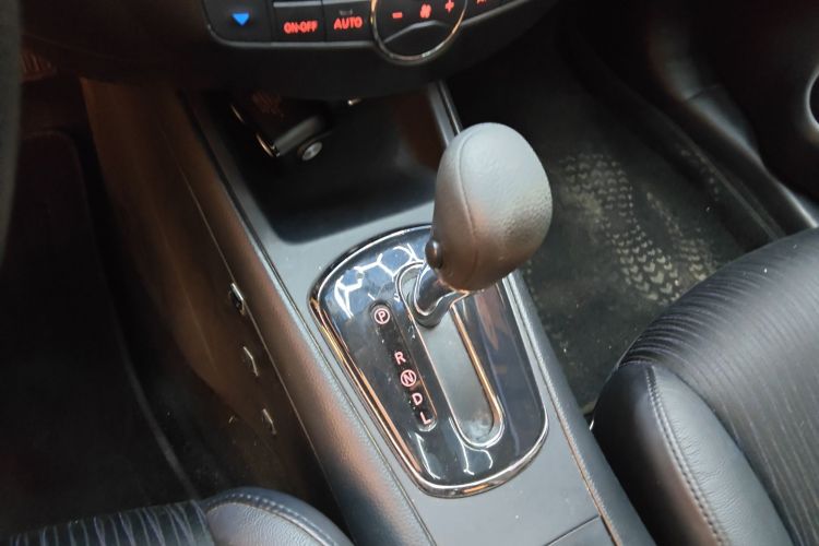 日产 骐达TIIDA 2014款 1.6L CVT智能型中控内饰18