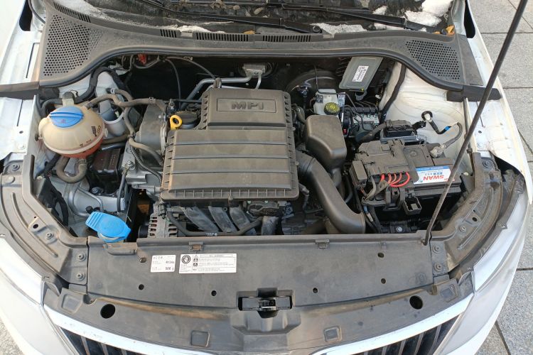 斯柯达 昕动 2018款 1.6L 自动标准版机舱底盘24