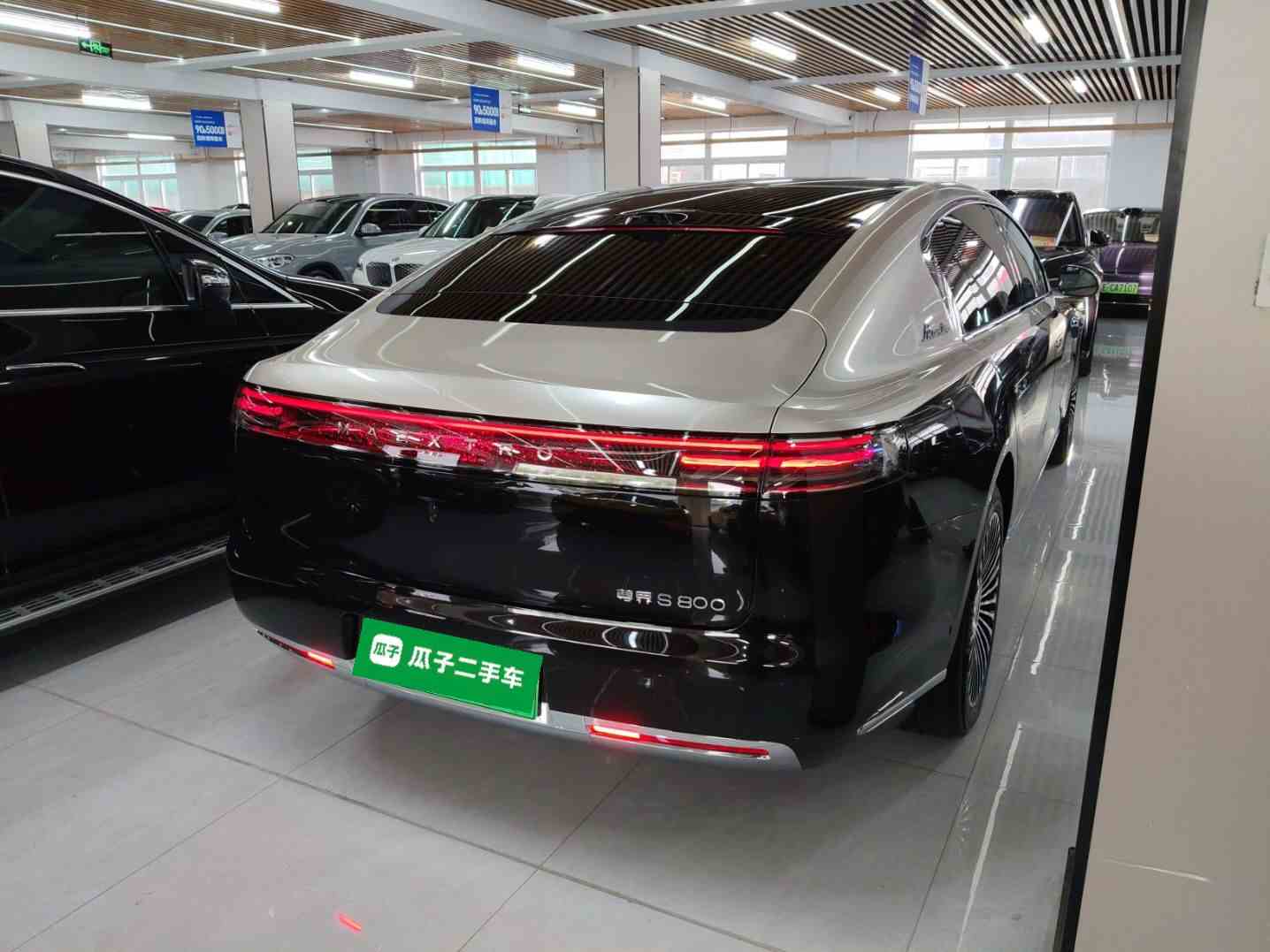 鸿蒙智行 尊界S800 2025款 增程 星辉行政版 4座 (192线激光雷达）(4)