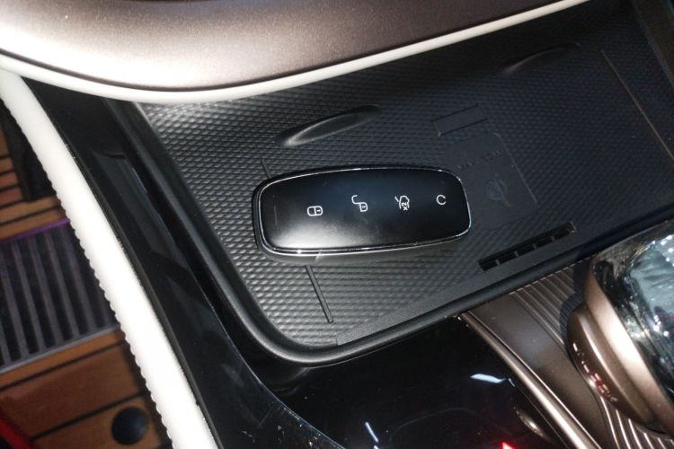 腾势D9 2022款 DM-i 1040 尊贵型中控内饰7001